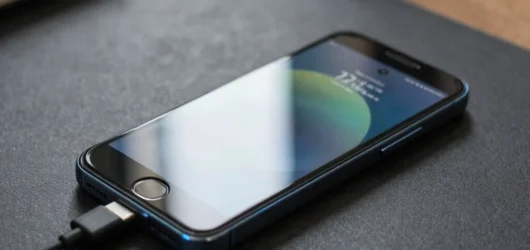 Celular intermediário: câmera ou bateria?